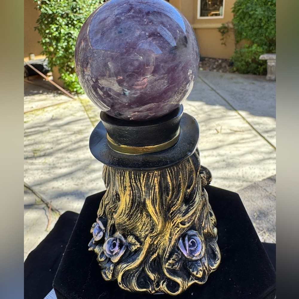 Unicorn stone sphere with flower skull stand - Picture 6 of 6
